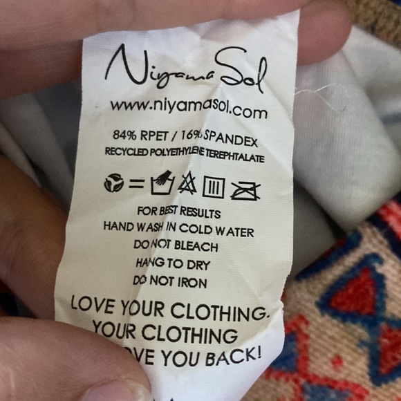 Niyama Sol Traveler Barefoot capris leggings - Picture 4 of 4